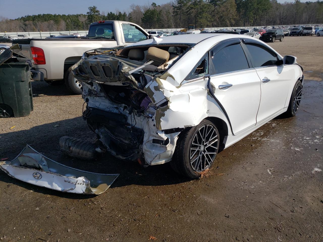 Photo 4 from auction – 2011 HYUNDAI SONATA with VIN 5NPEC4ACXBH198878
