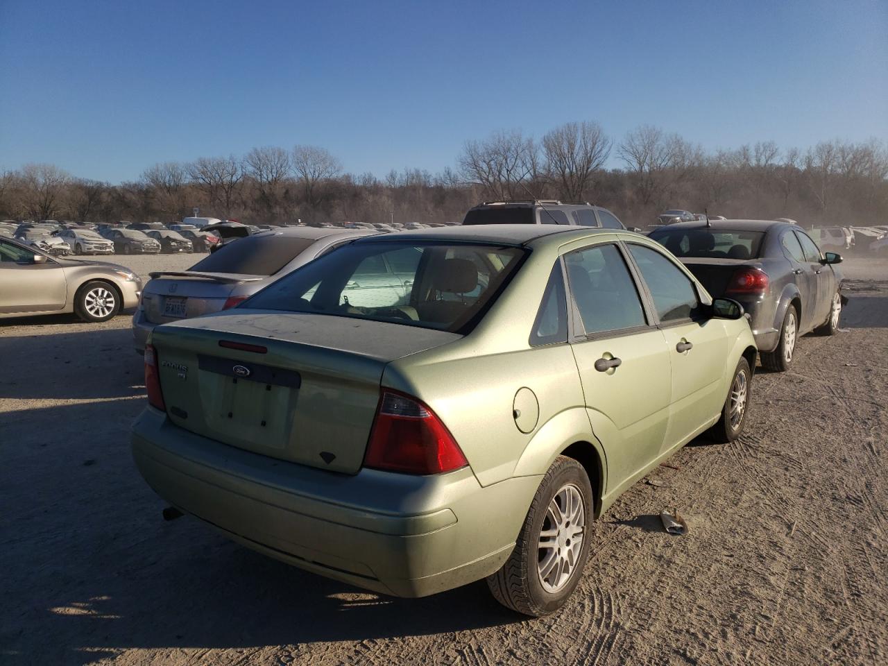 Photo 4 from auction – 2007 FORD FOCUS ZX4 with VIN 1FAHP34N57W215411