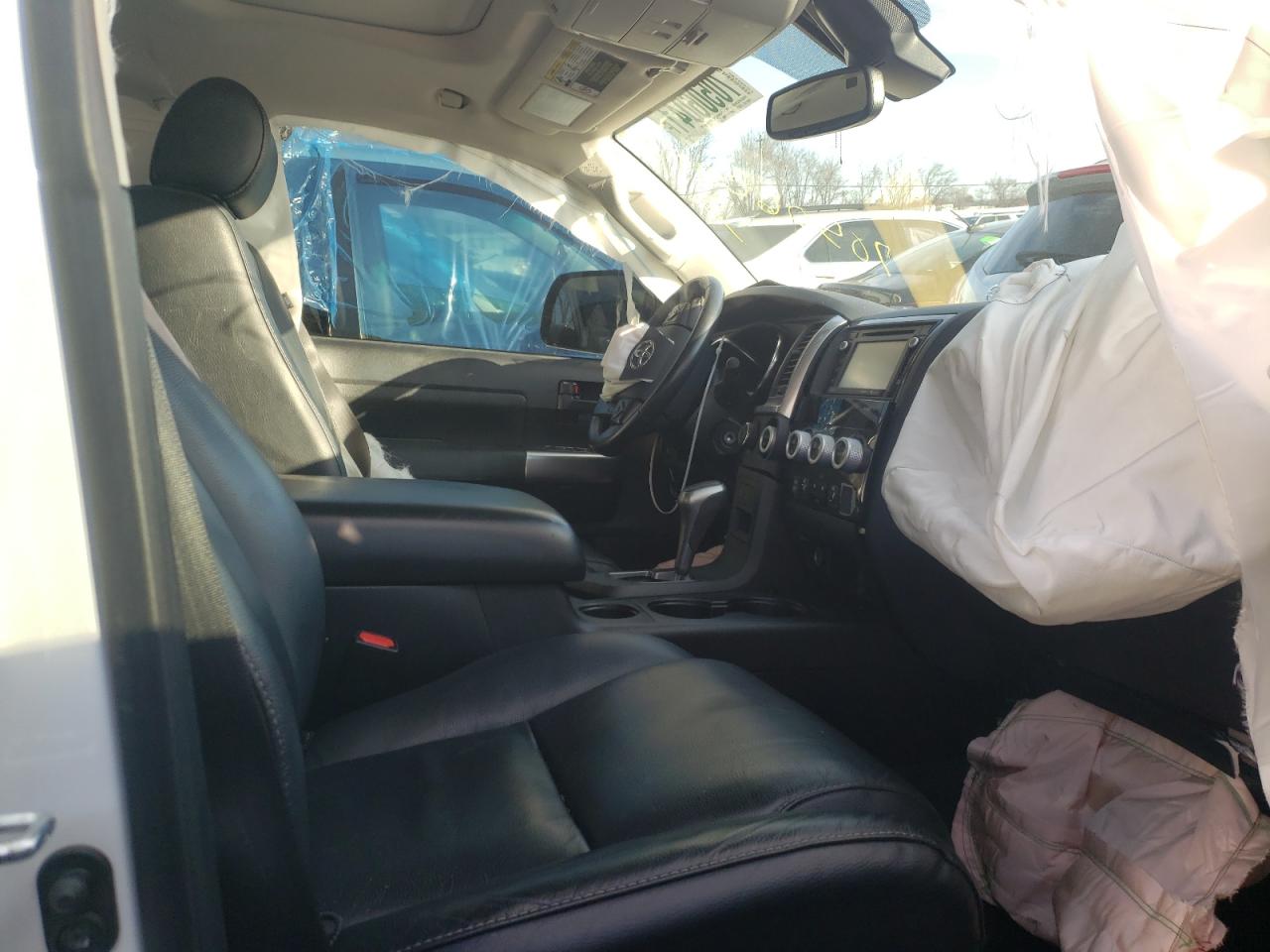 Photo 5 from auction – 2018 TOYOTA SEQUOIA SR with VIN 5TDBY5G12JS159839