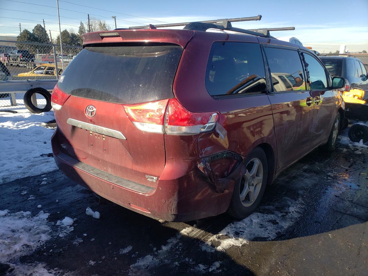 Photo 4 from auction – 2012 TOYOTA SIENNA XLE with VIN 5TDDK3DC5CS031442