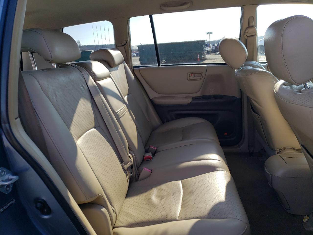 Photo 6 from auction – 2004 TOYOTA HIGHLANDER with VIN JTEGD21A240092476