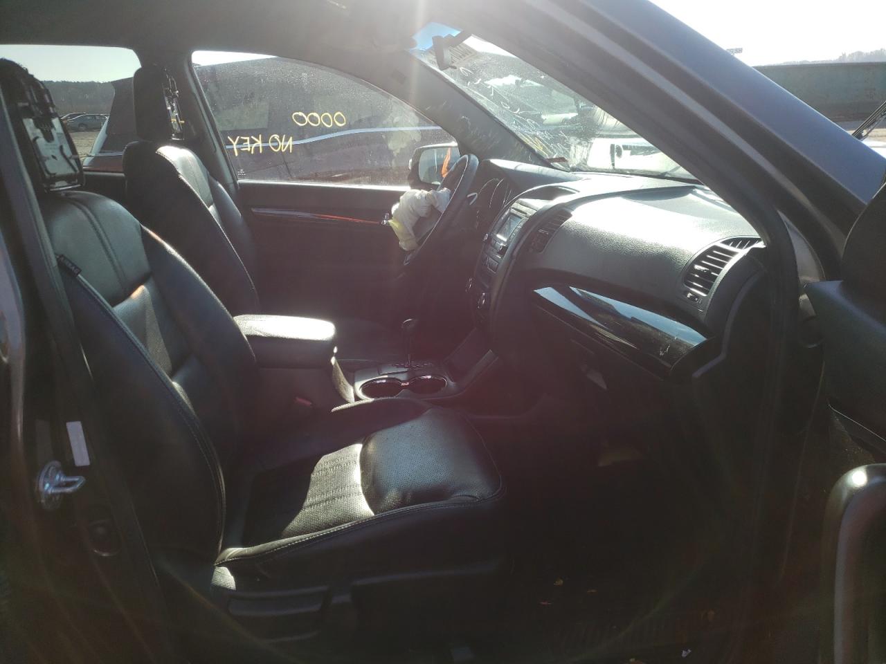 Photo 5 from auction – 2013 KIA SORENTO EX with VIN 5XYKU3A22DG325392