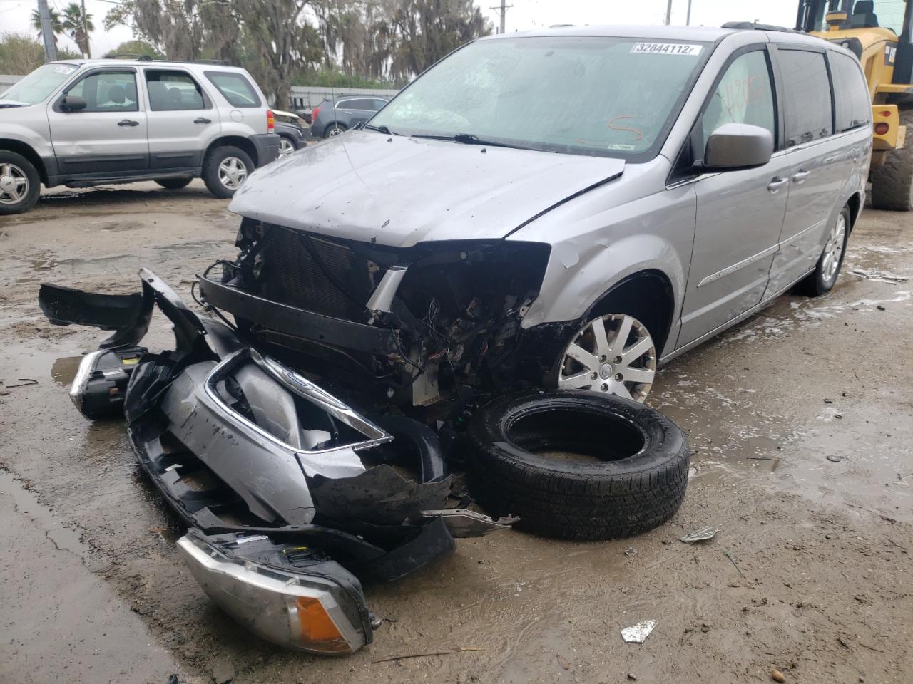 Photo 2 from auction – 2016 CHRYSLER TOWN & COU with VIN 2C4RC1BG4GR280469