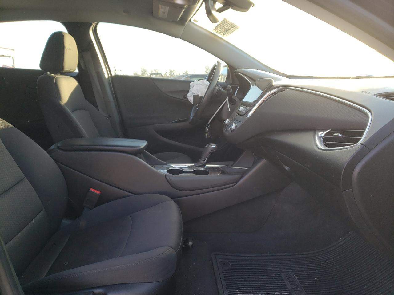 Photo 5 from auction – 2016 CHEVROLET MALIBU LT with VIN 1G1ZE5ST1GF330887