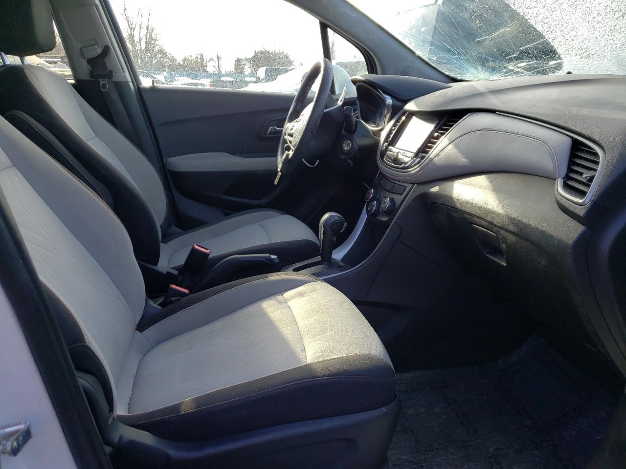 Photo 5 from auction – 2017 CHEVROLET TRAX 1LT with VIN 3GNCJPSB8HL140918