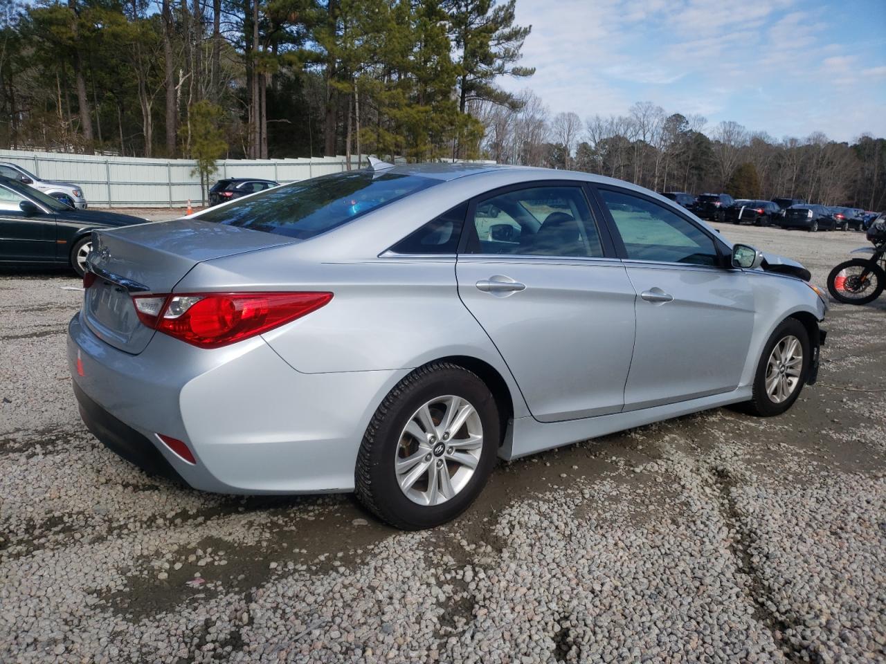 Photo 4 from auction – 2014 HYUNDAI SONATA GLS with VIN 5NPEB4AC5EH848255