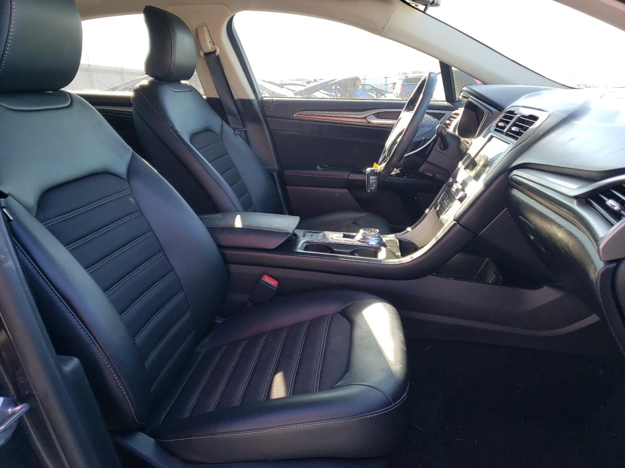 Photo 5 from auction – 2017 FORD FUSION SE with VIN 3FA6P0HD7HR407411
