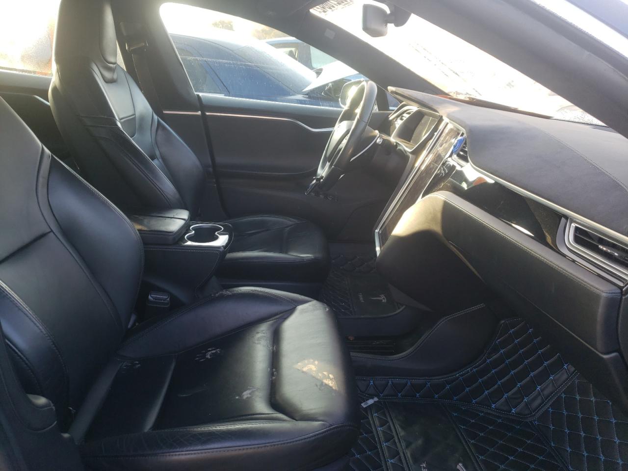 Photo 5 from auction – 2016 TESLA MODEL S with VIN 5YJSA1E27GF128656