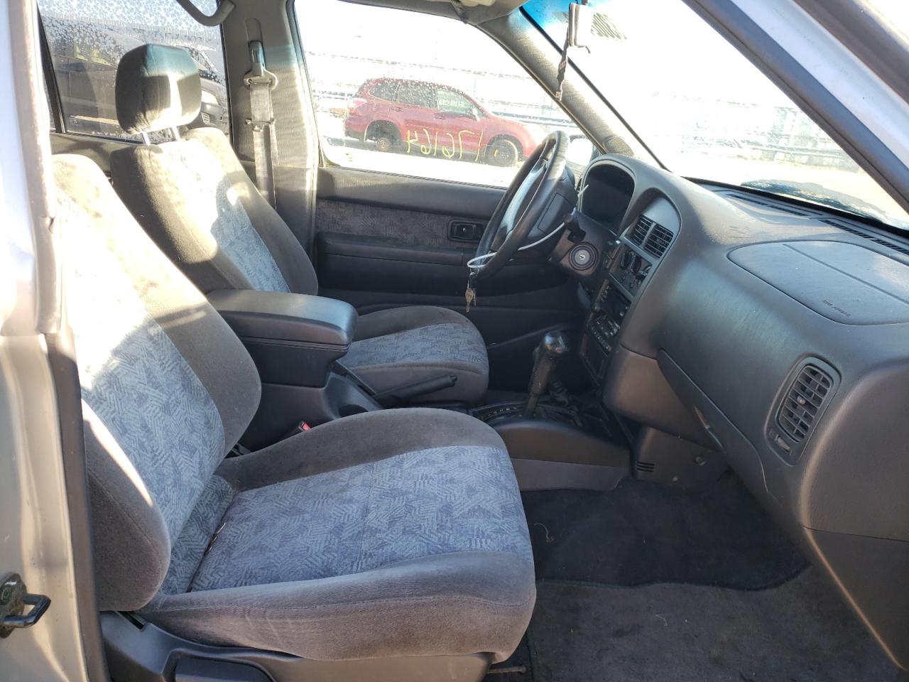 Photo 5 from auction – 1999 NISSAN PATHFINDER with VIN JN8AR07Y3XW368271