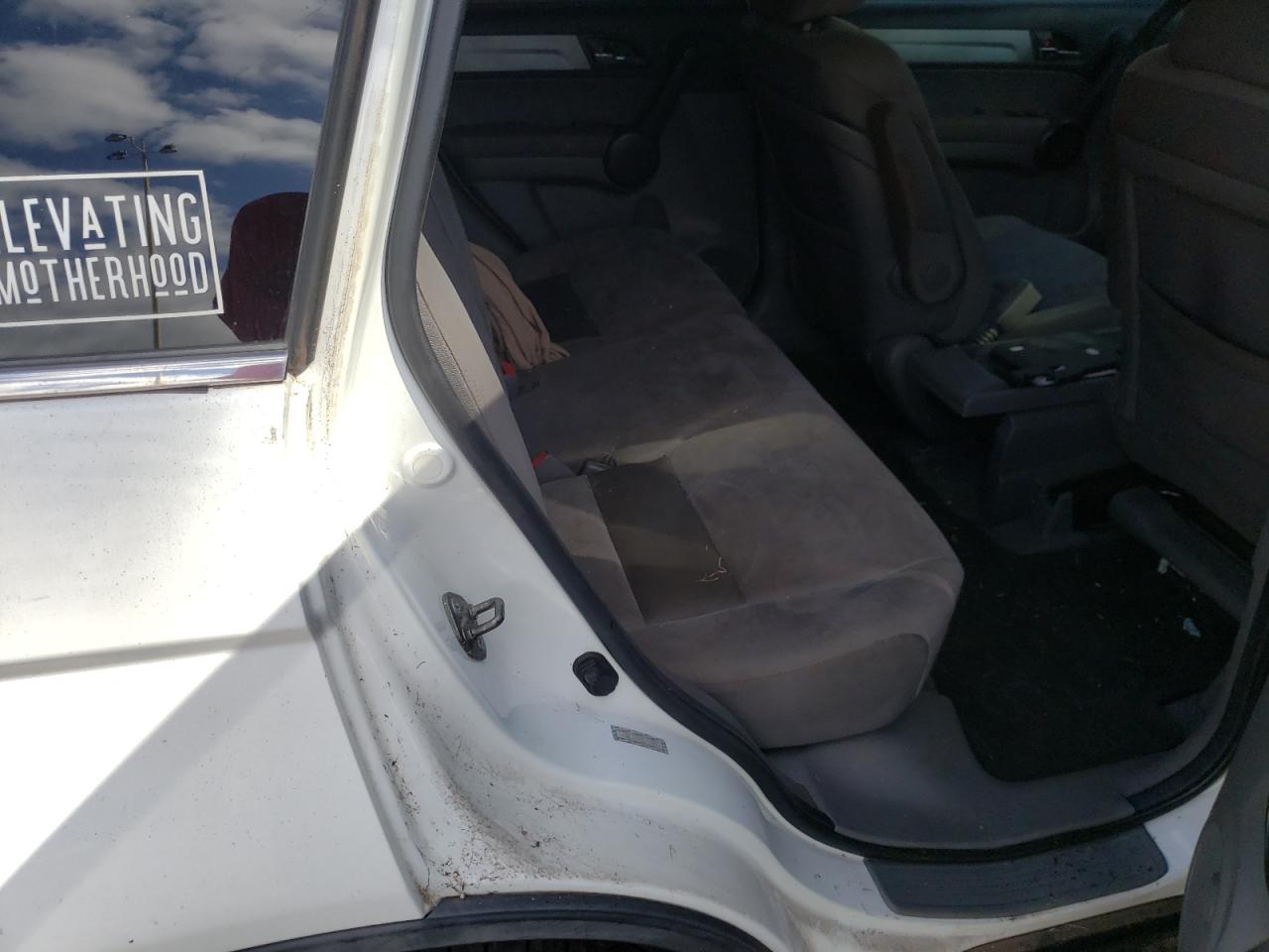 Photo 6 from auction – 2011 HONDA CR-V SE with VIN 5J6RE3H40BL015675