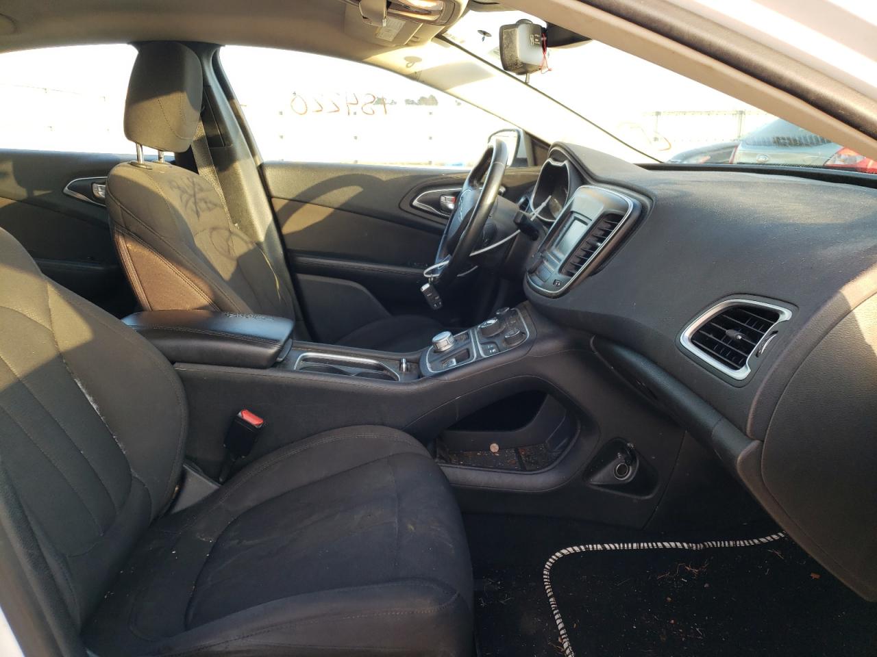 Photo 5 from auction – 2015 CHRYSLER 200 LIMITE with VIN 1C3CCCAB8FN725691