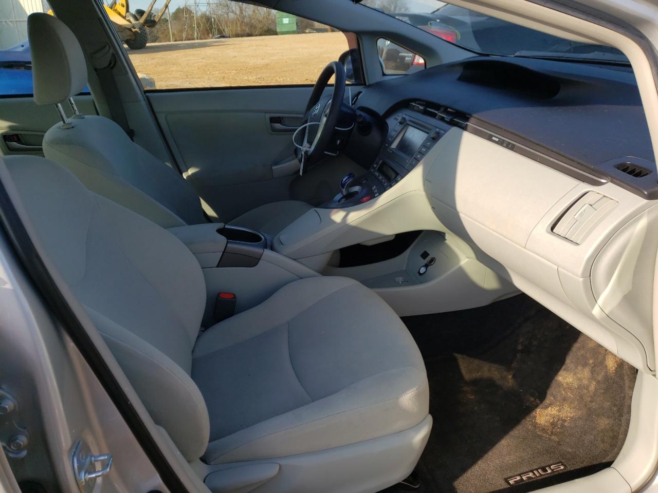 Photo 5 from auction – 2015 TOYOTA PRIUS with VIN JTDKN3DU1F0444456