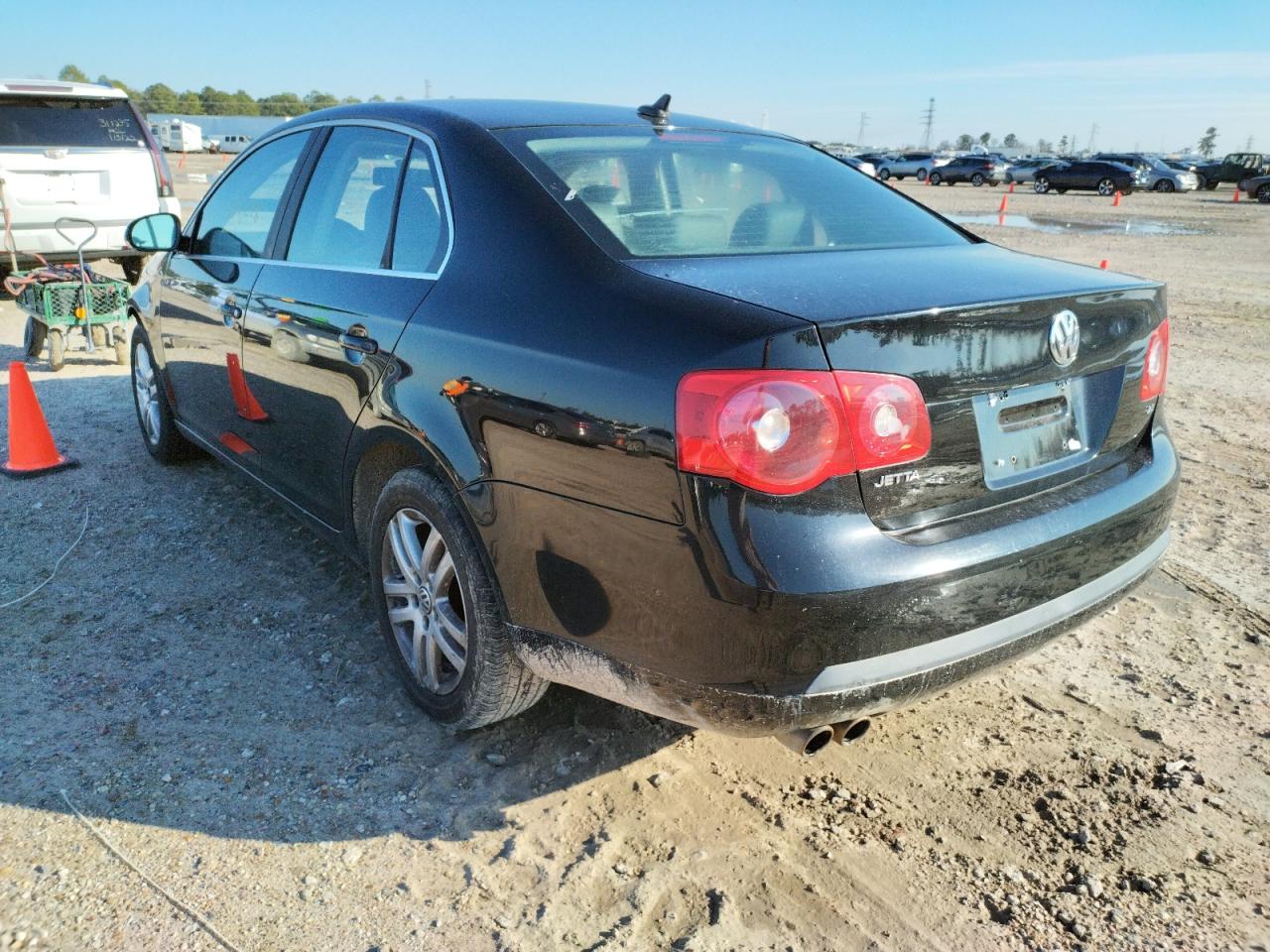 Photo 3 from auction – 2007 VOLKSWAGEN JETTA 2.5 with VIN 3VWRF71K87M017941