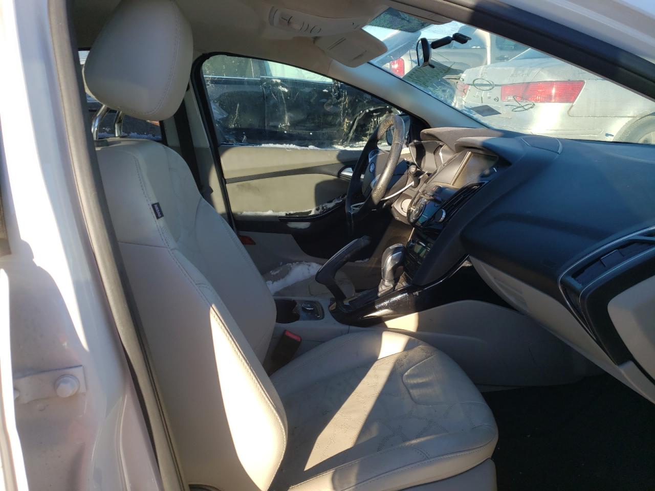 Photo 5 from auction – 2013 FORD FOCUS BEV with VIN 1FADP3R48DL106694