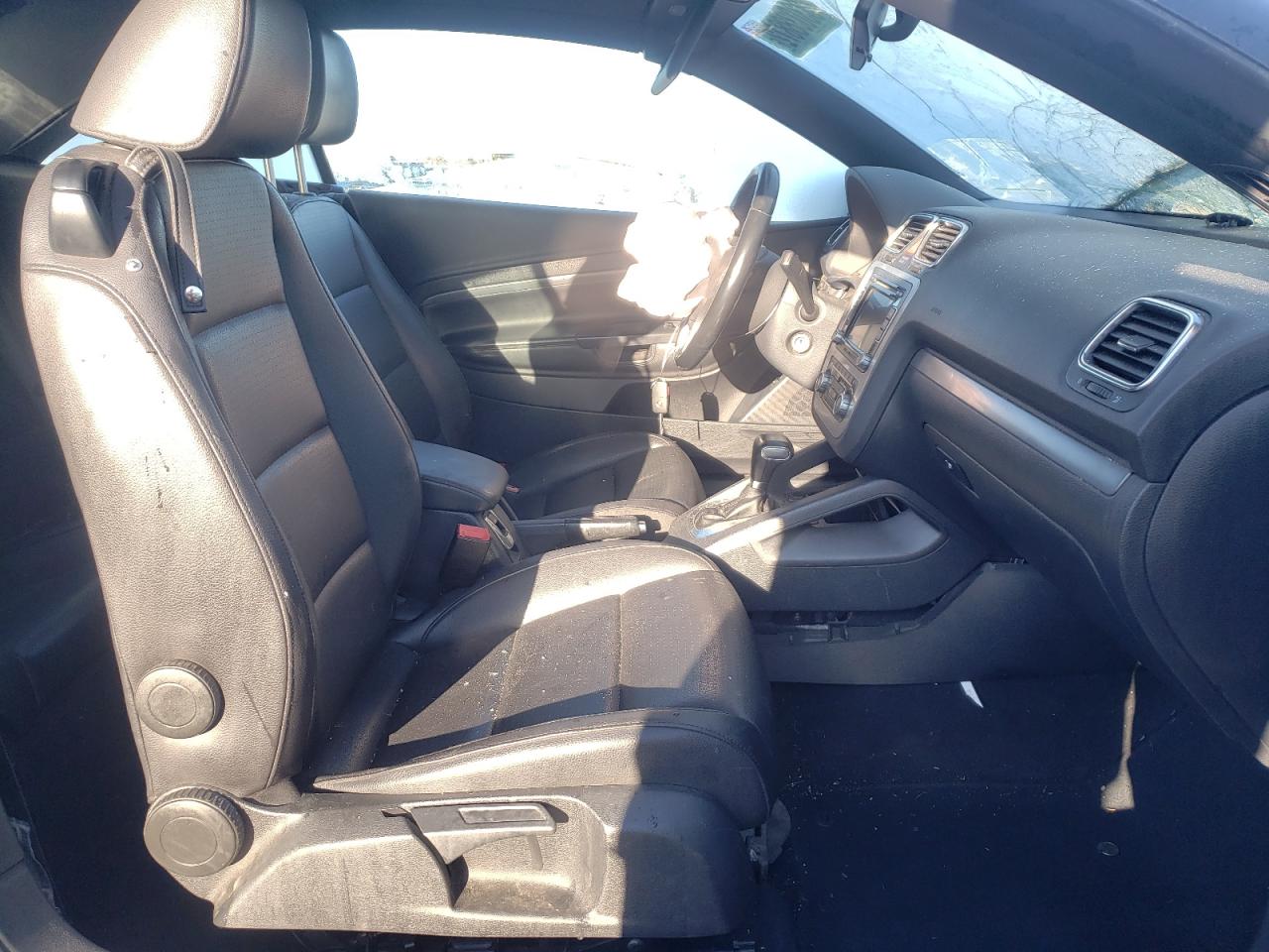 Photo 5 from auction – 2011 VOLKSWAGEN EOS with VIN WVWBW7AH0BV004527