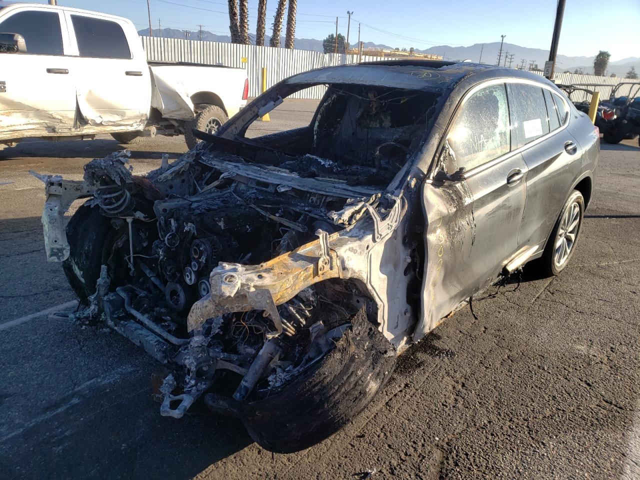 Photo 2 from auction – 2019 BMW X4 XDRIVE3 with VIN 5UXUJ3C52KLG53505
