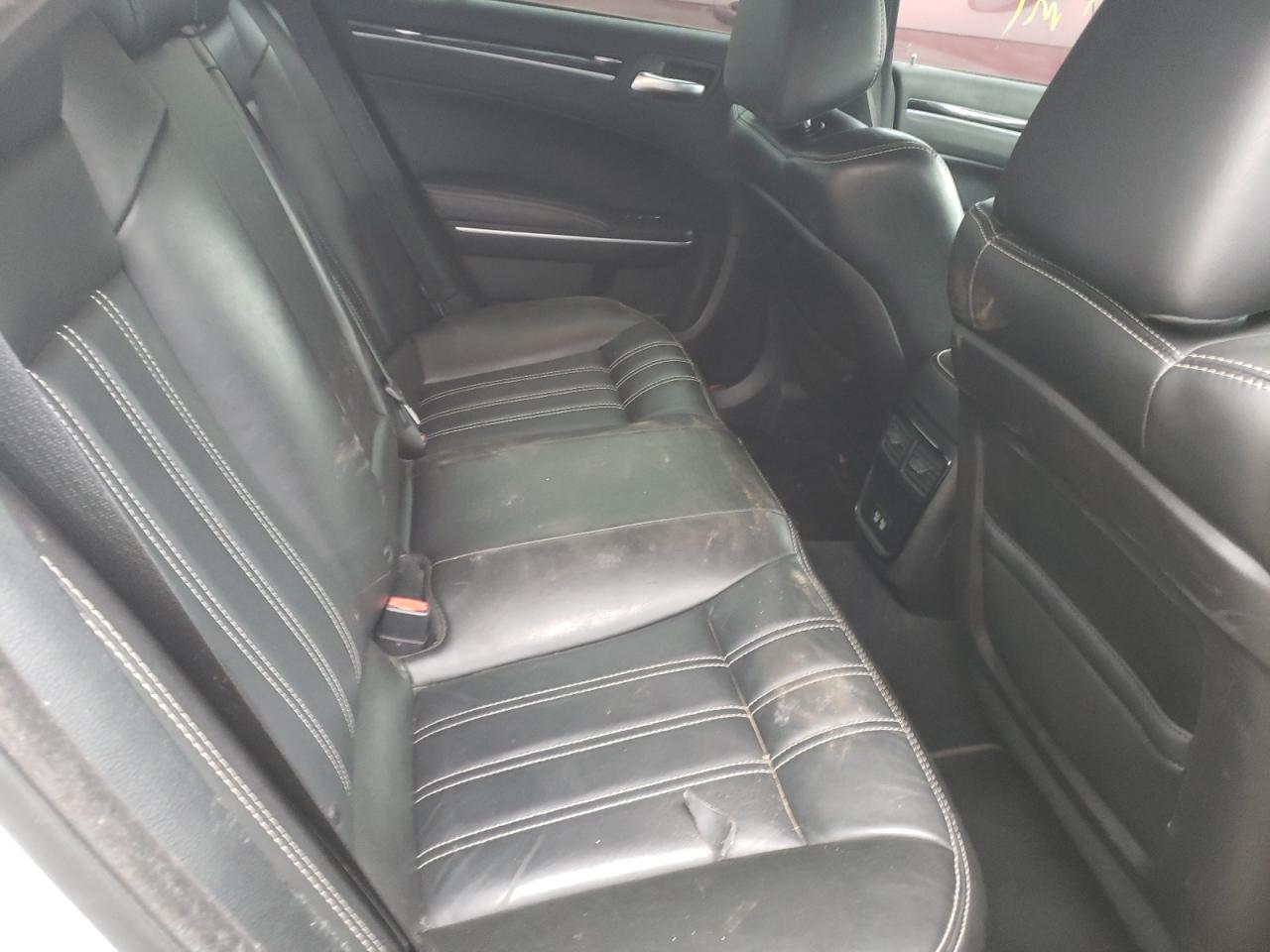 Photo 6 from auction – 2019 CHRYSLER 300 S with VIN 2C3CCABG3KH516361