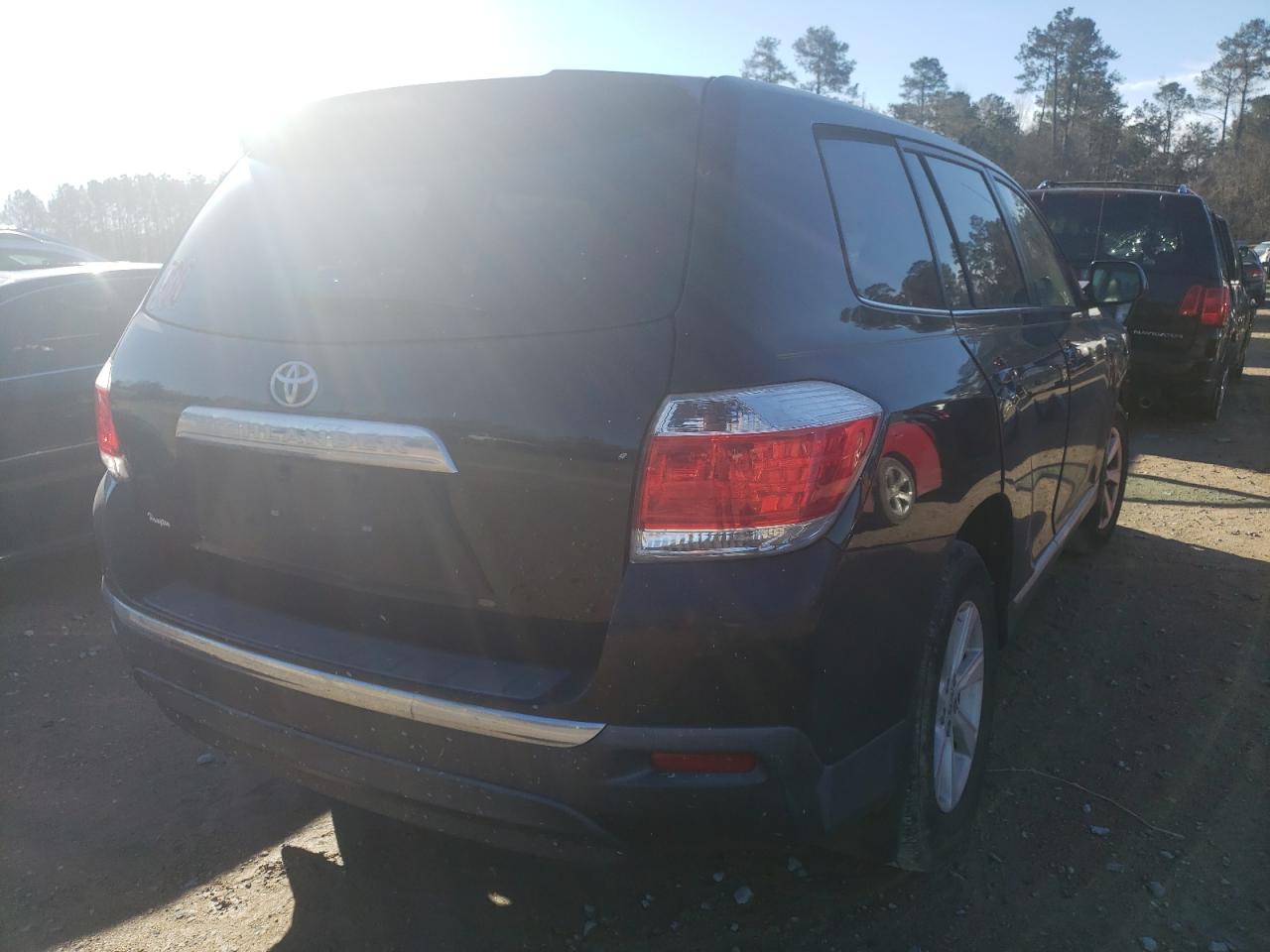Photo 4 from auction – 2012 TOYOTA HIGHLANDER with VIN 5TDZA3EH5CS025739