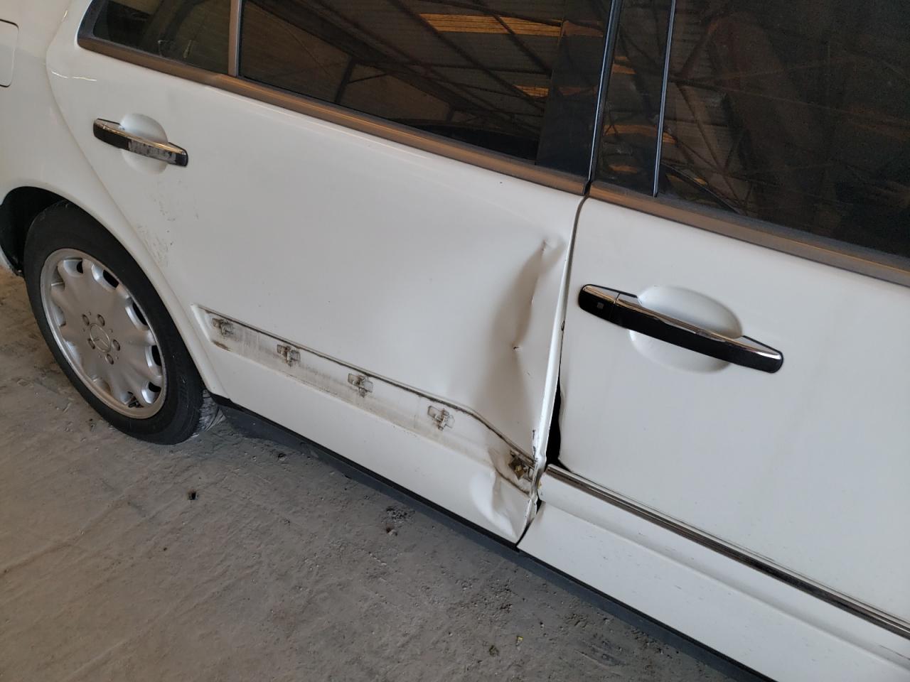 Photo 9 from auction – 1998 MERCEDES-BENZ E-320 with VIN WDBJF65F9WA568526