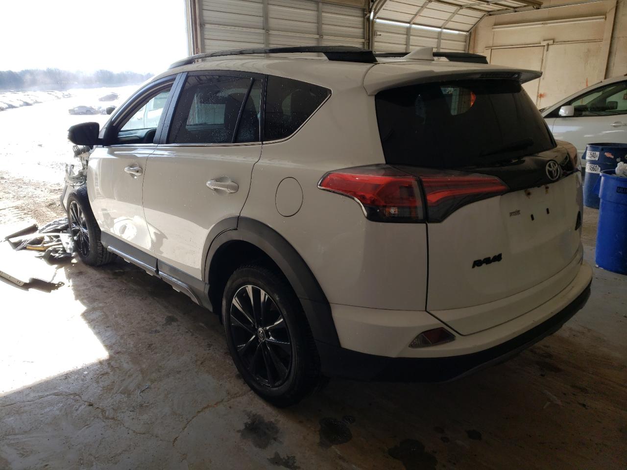 Photo 3 from auction – 2018 TOYOTA RAV4 ADVEN with VIN 2T3RFREV1JW829915
