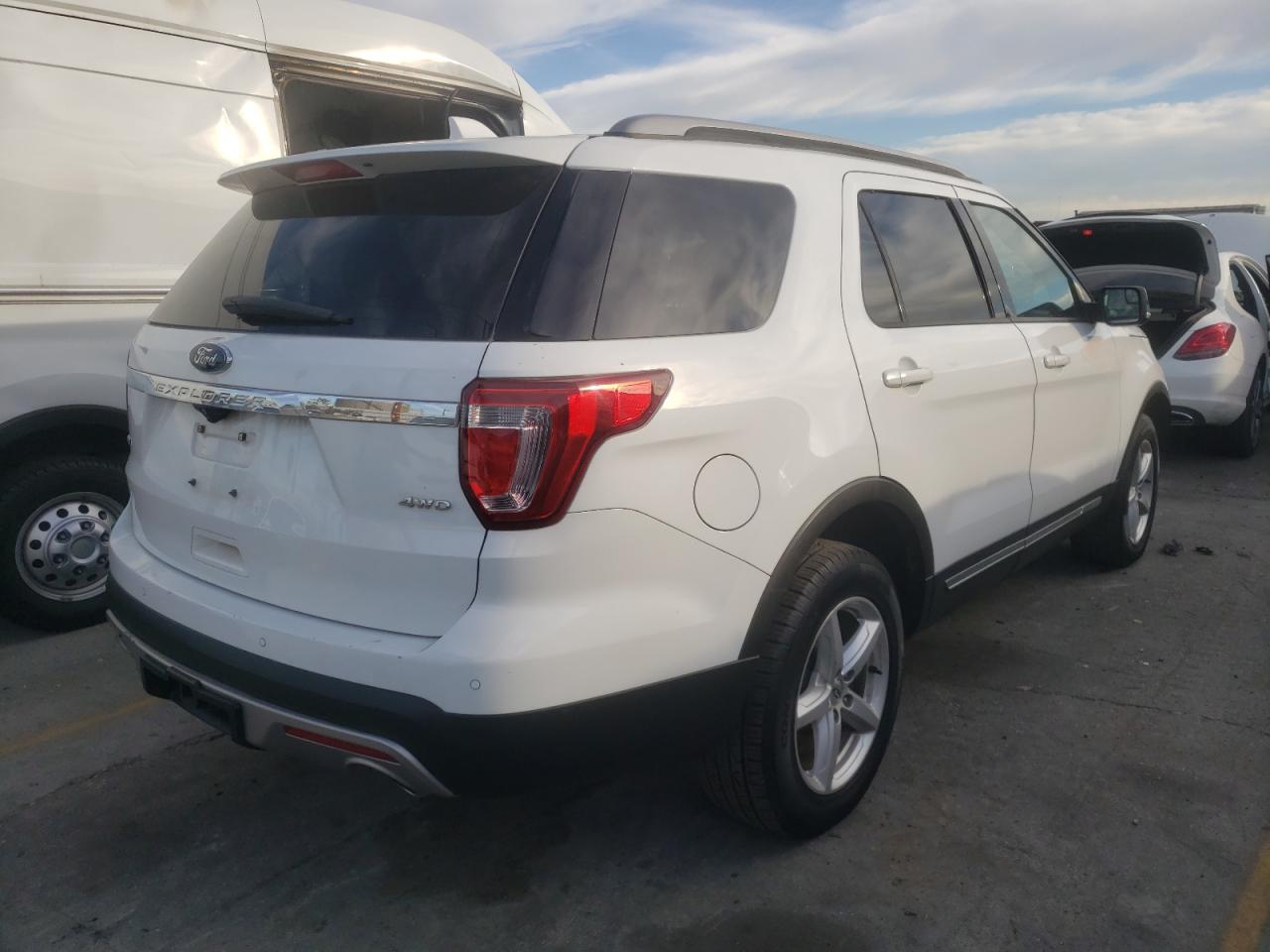 Фото 4 с аукциона – 2017 FORD EXPLORER X с VIN 1FM5K8D89HGB40495