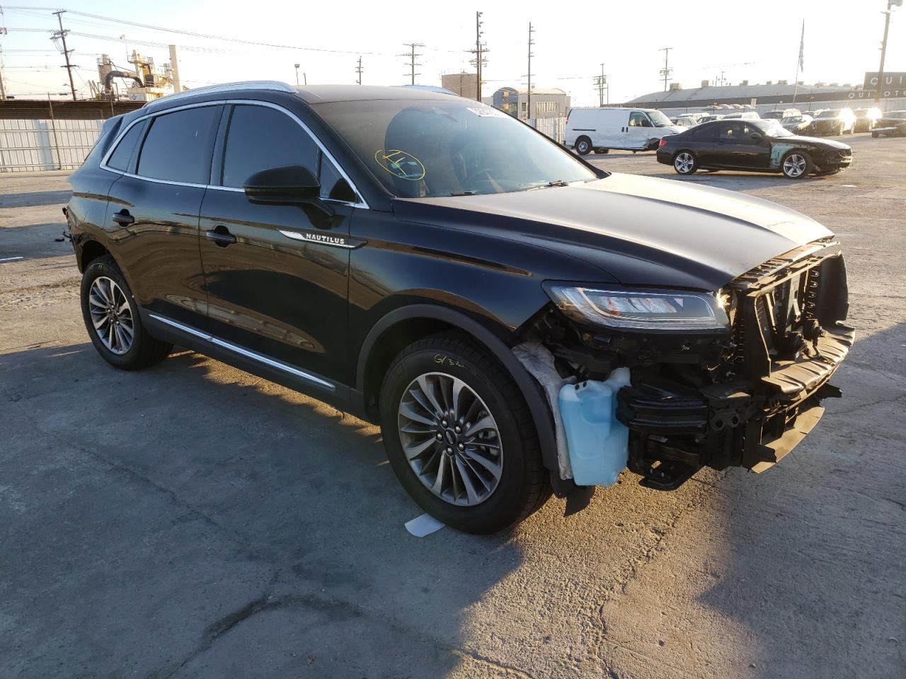 LINCOLN NAUTILUS 2020 with VIN 2LMPJ6J93LBL27040 - Photo from auction