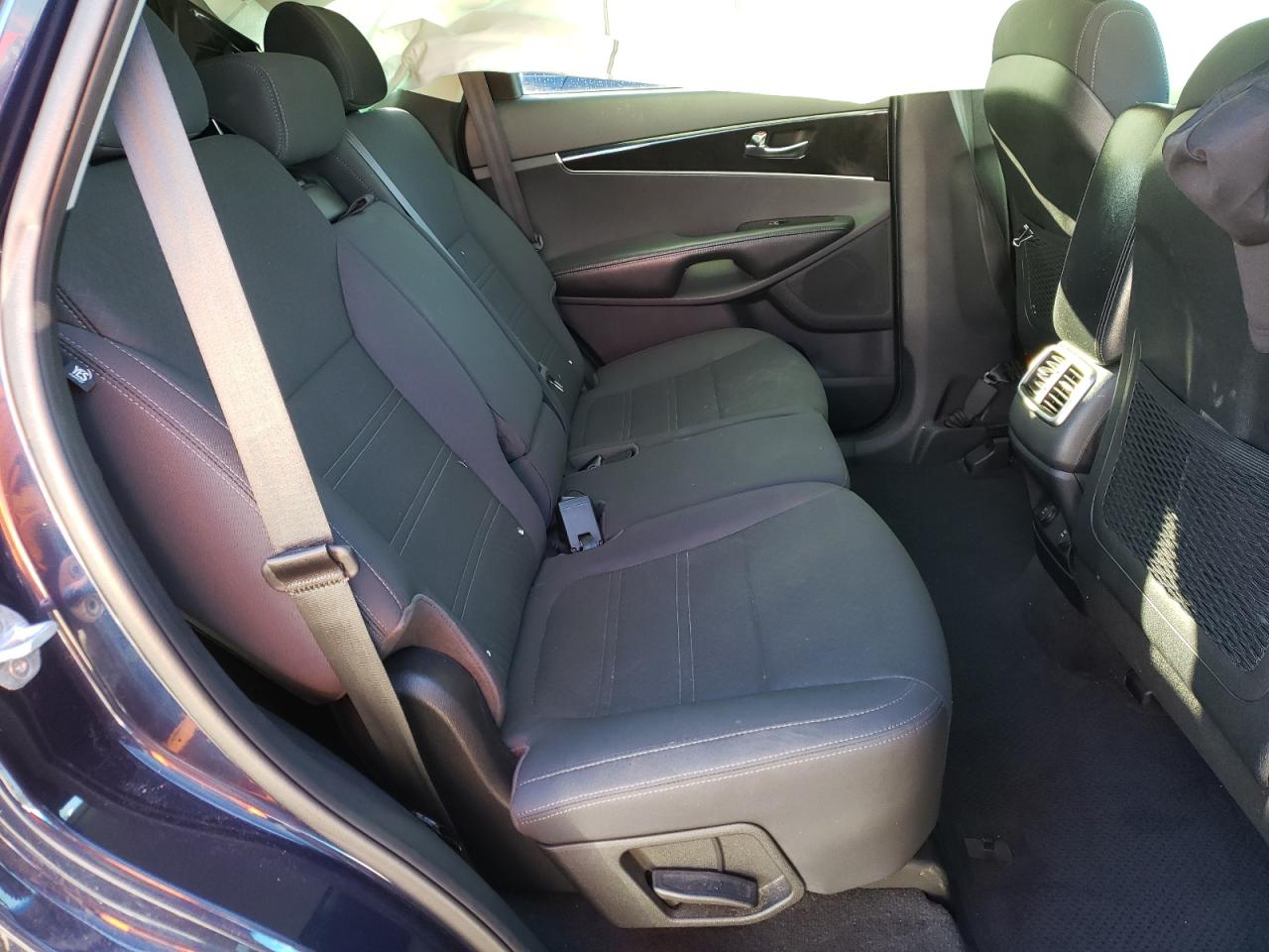 Photo 6 from auction – 2016 KIA SORENTO LX with VIN 5XYPG4A32GG118565