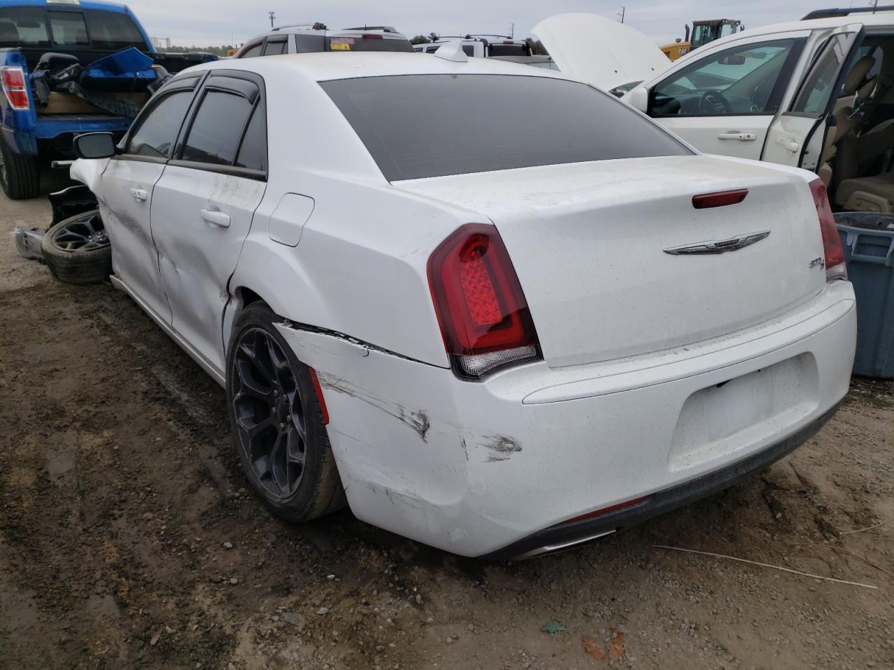 Photo 3 from auction – 2019 CHRYSLER 300 S with VIN 2C3CCABG3KH516361