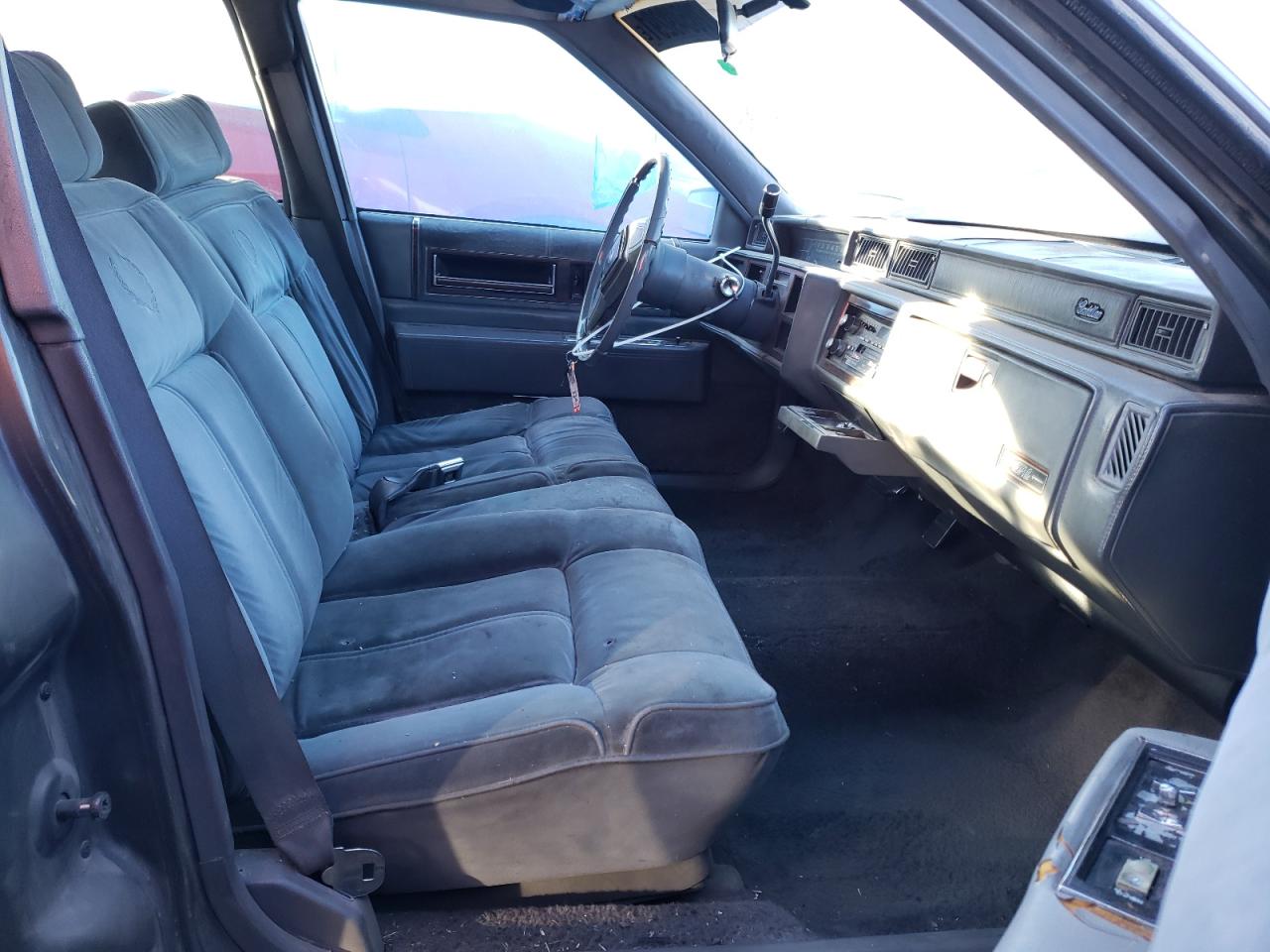 Photo 5 from auction – 1989 CADILLAC DEVILLE with VIN 1G6CD5159K4337581