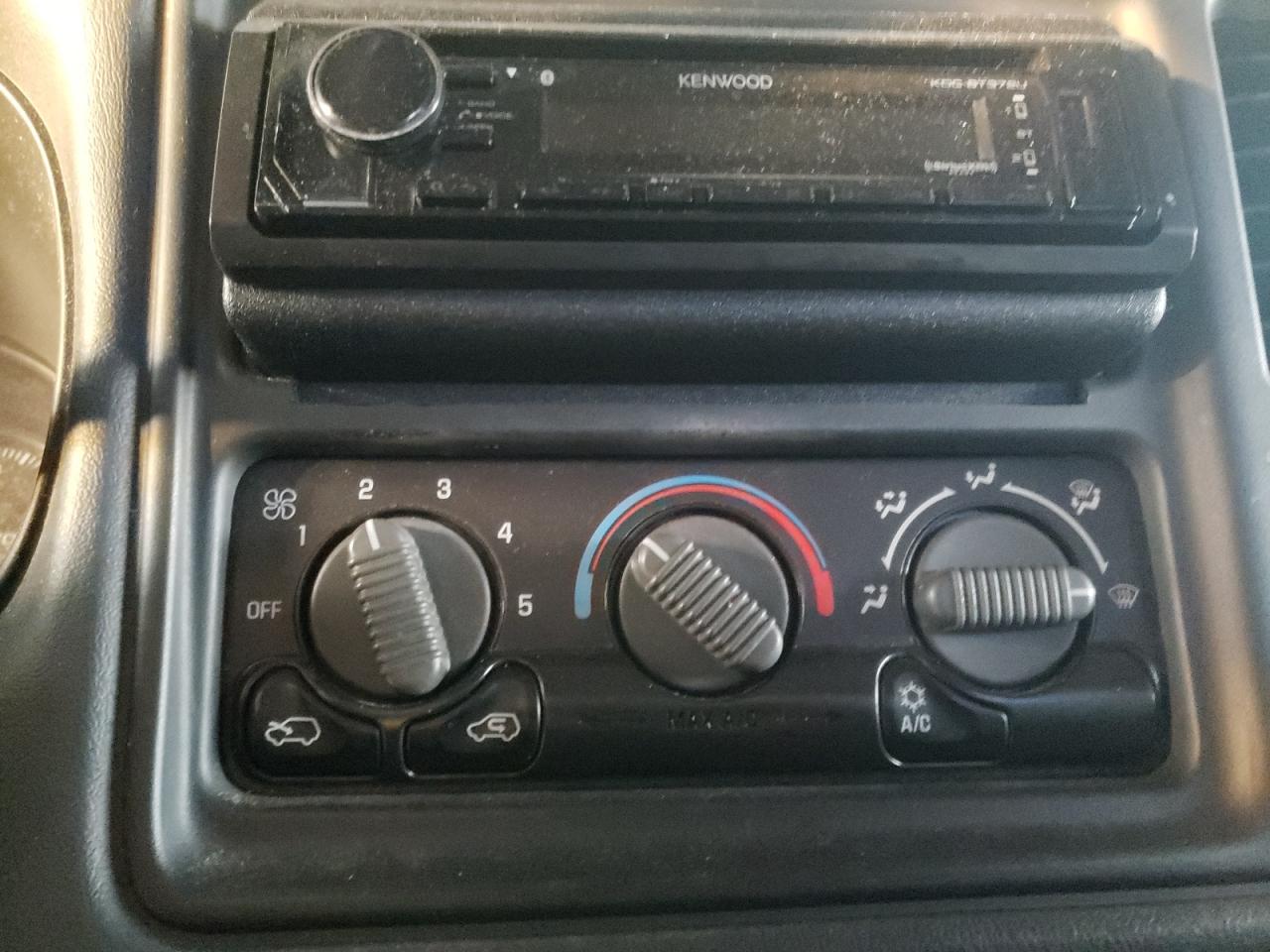 Photo 9 from auction – 2002 GMC NEW SIERRA with VIN 2GTEK19V521221234