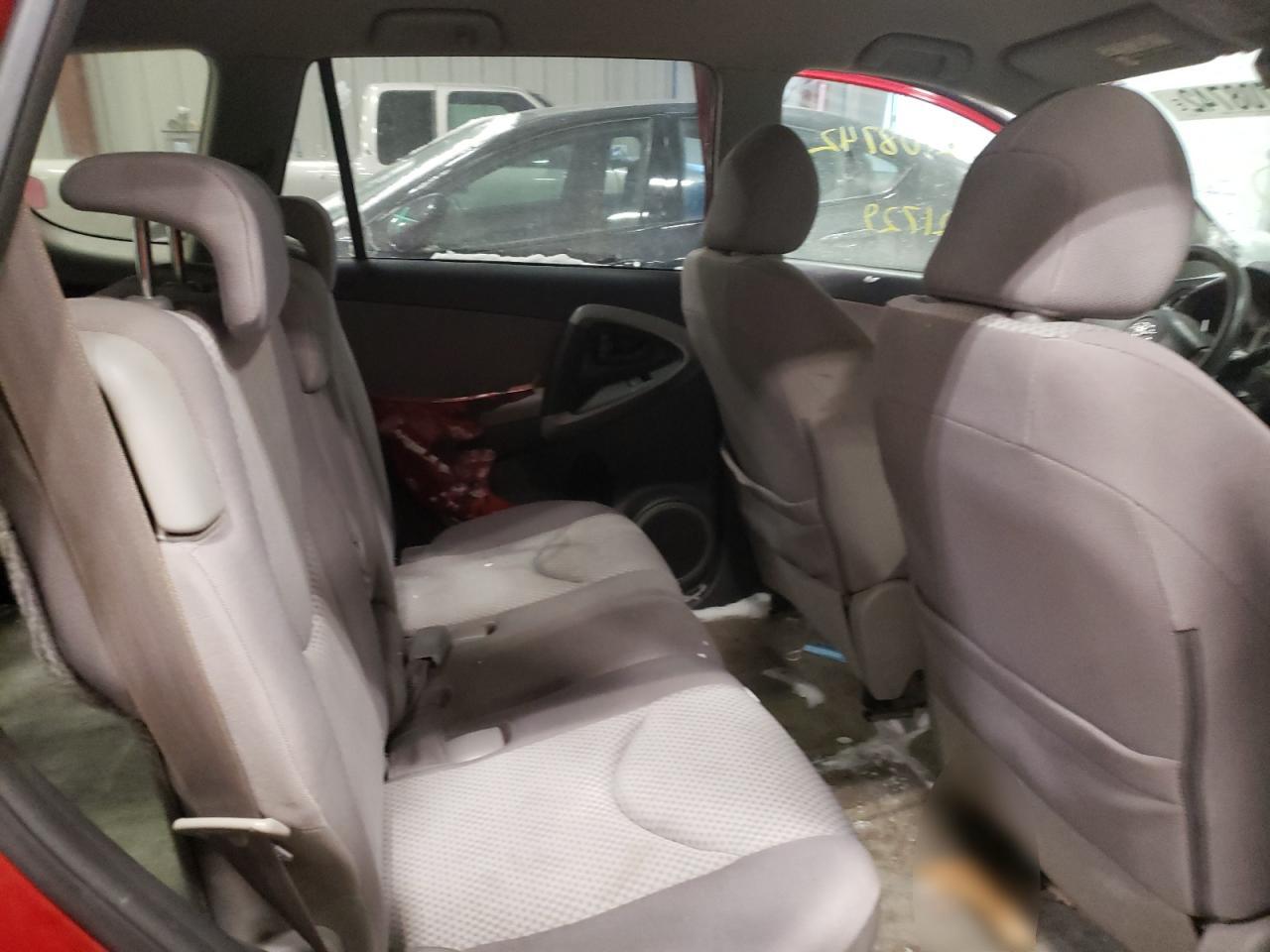 Photo 6 from auction – 2006 TOYOTA RAV4 with VIN JTMBD33V265022891