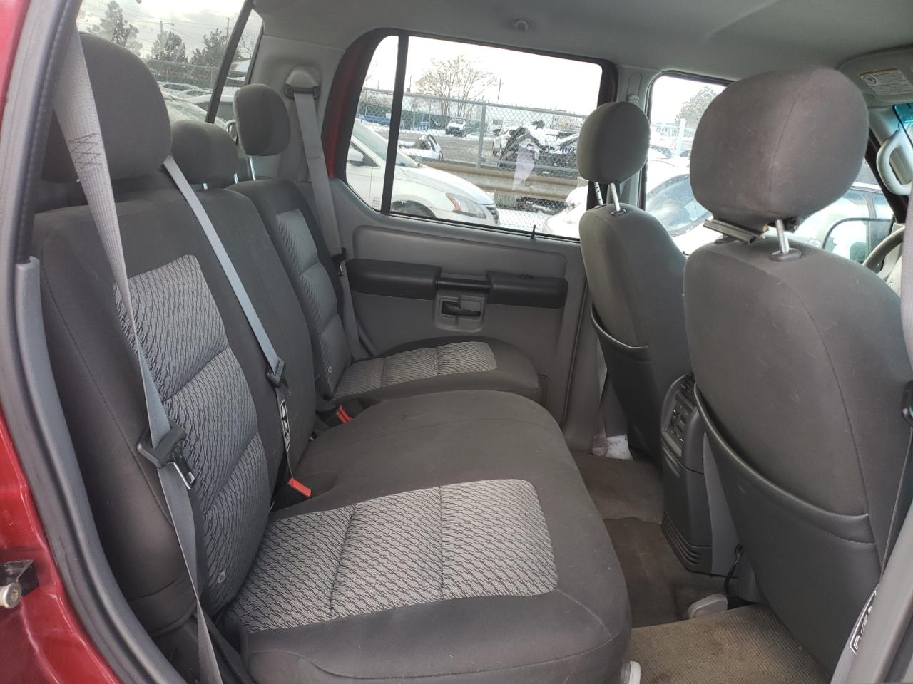 Photo 6 from auction – 2003 FORD EXPLORER S with VIN 1FMZU77E13UB89837