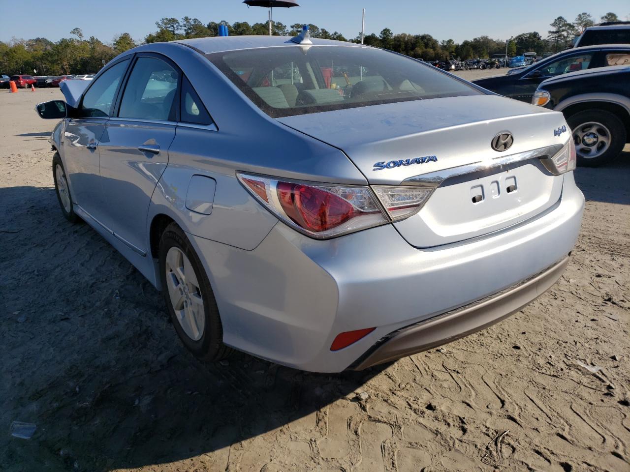 Photo 3 from auction – 2011 HYUNDAI SONATA HYB with VIN KMHEC4A41BA004475