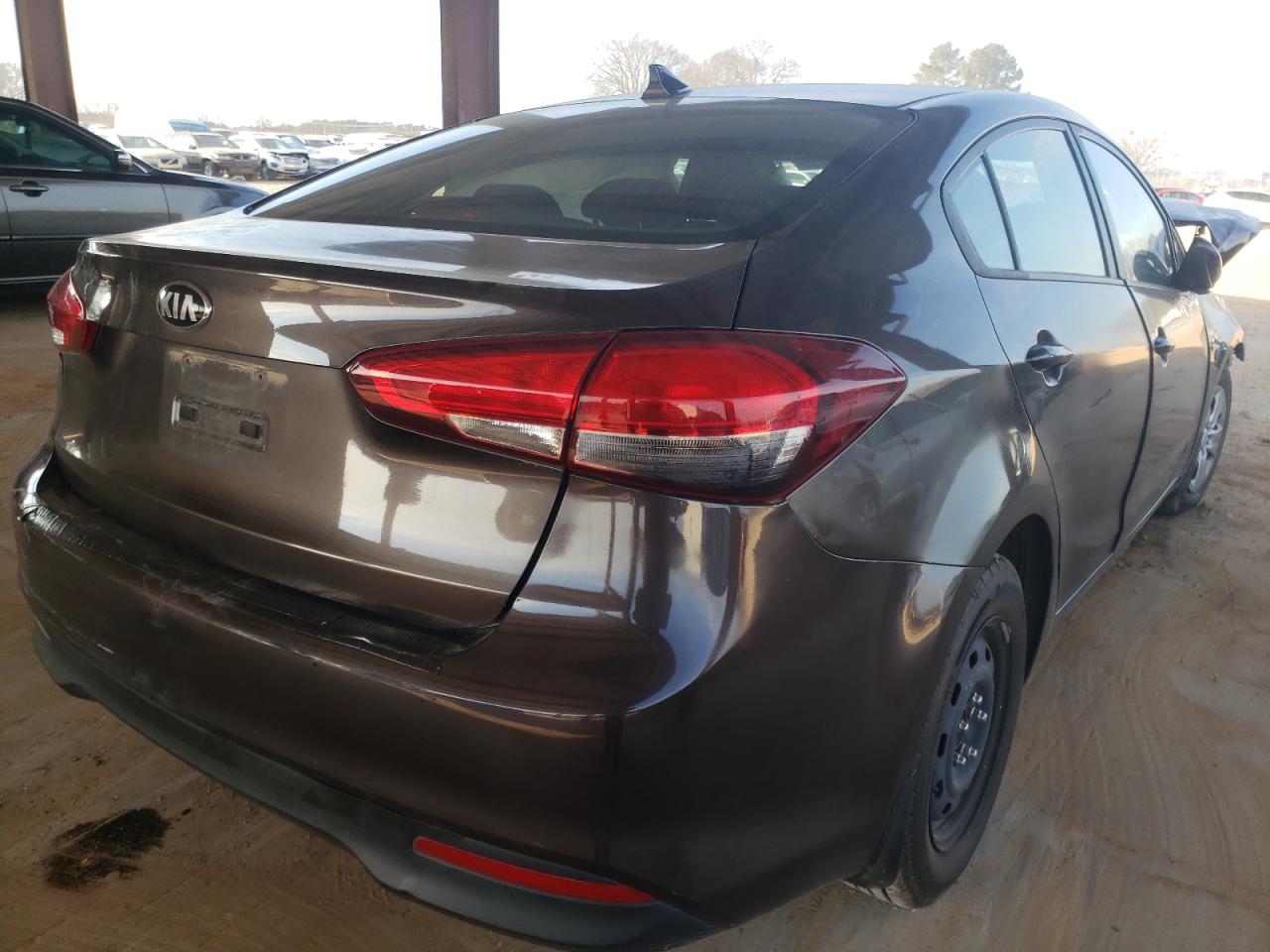 Photo 4 from auction – 2017 KIA FORTE LX with VIN 3KPFK4A73HE029910