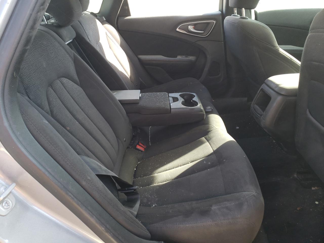 Photo 6 from auction – 2015 CHRYSLER 200 LIMITE with VIN 1C3CCCAB1FN502439