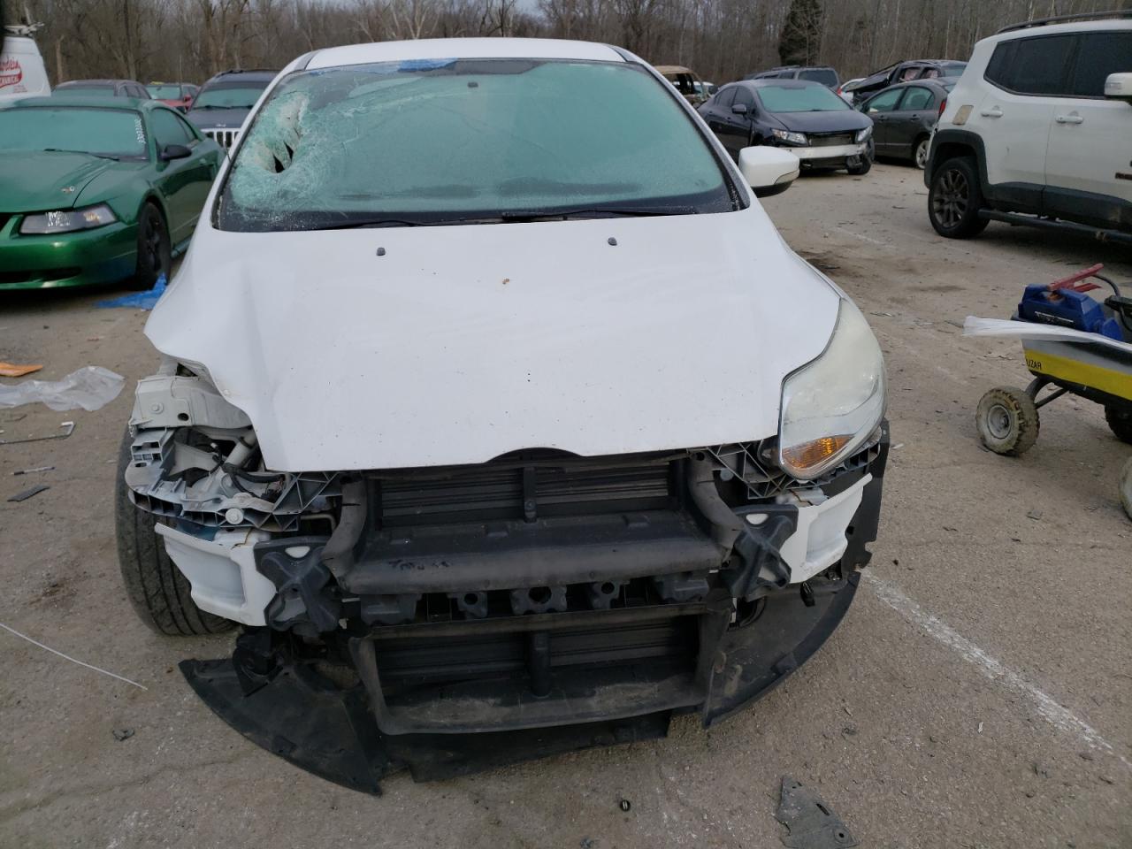 Foto 9 de la subasta – 2014 FORD FOCUS SE con VIN 1FADP3F21EL108467