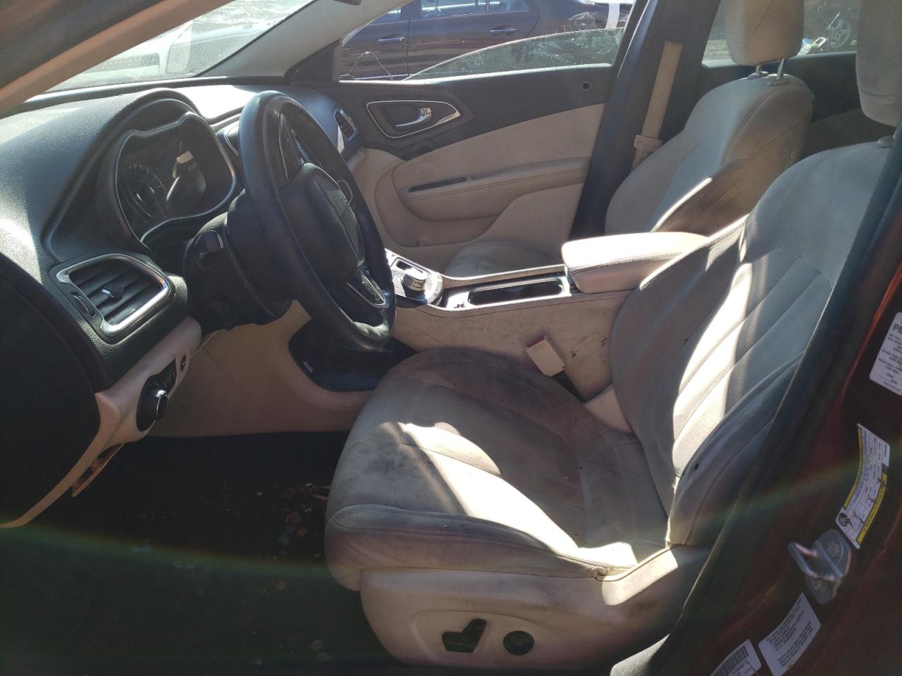 Photo 5 from auction – 2015 CHRYSLER 200 LIMITE with VIN 1C3CCCAB4FN594954
