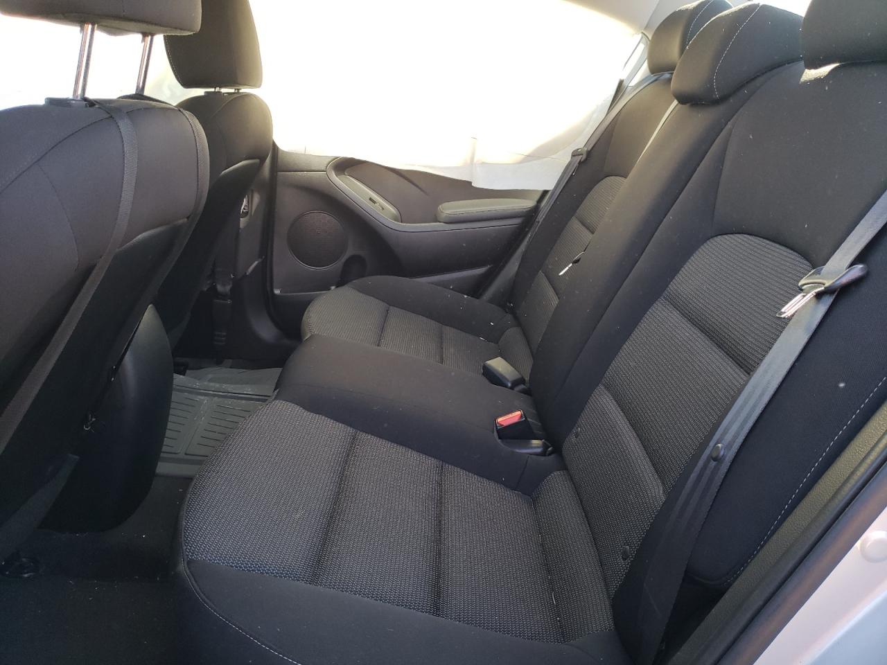 Photo 6 from auction – 2017 KIA FORTE LX with VIN 3KPFK4A71HE030229