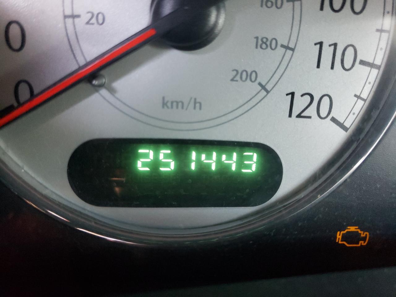 Photo 8 from auction – 2006 CHRYSLER TOWN & COU with VIN 2A4GP64L06R692772