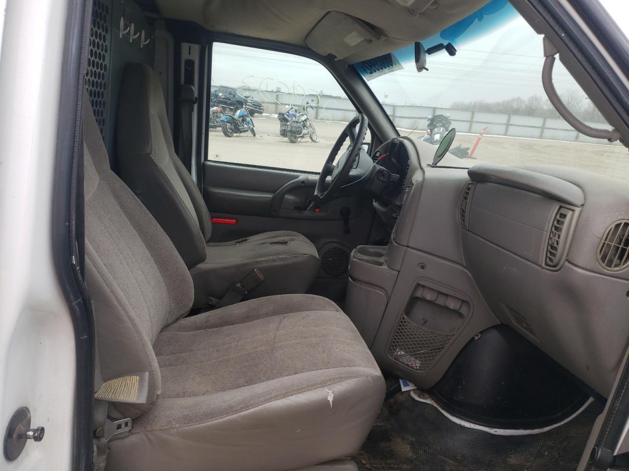 Photo 5 from auction – 2001 GMC SAFARI XT with VIN 1GTDM19W31B504180