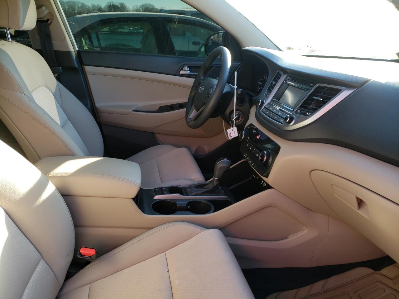 Photo 5 from auction – 2017 HYUNDAI TUCSON LIM with VIN KM8J3CA44HU508793