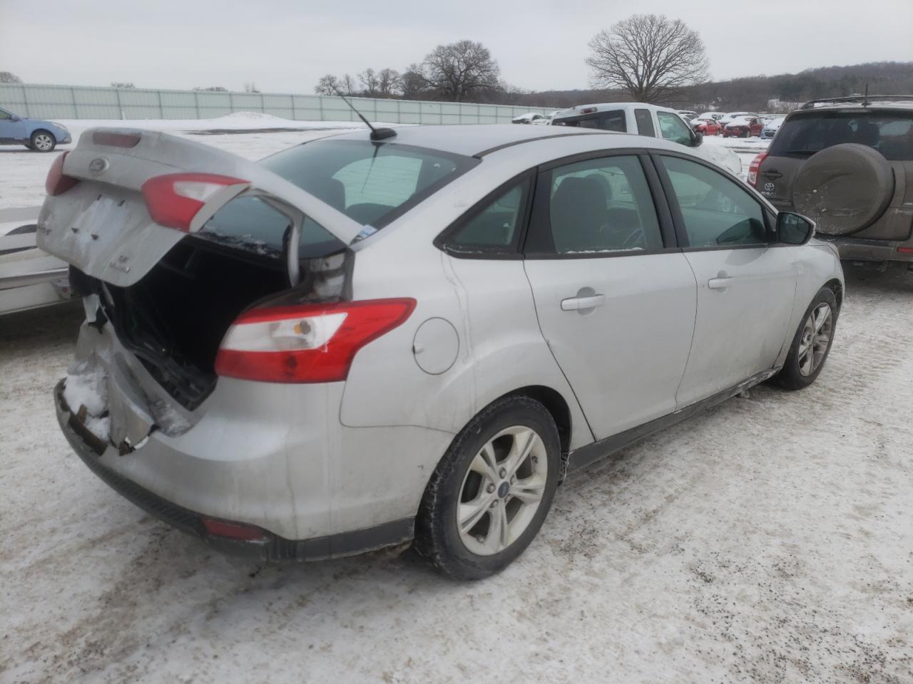 Photo 4 from auction – 2014 FORD FOCUS SE with VIN 1FADP3F28EL204838