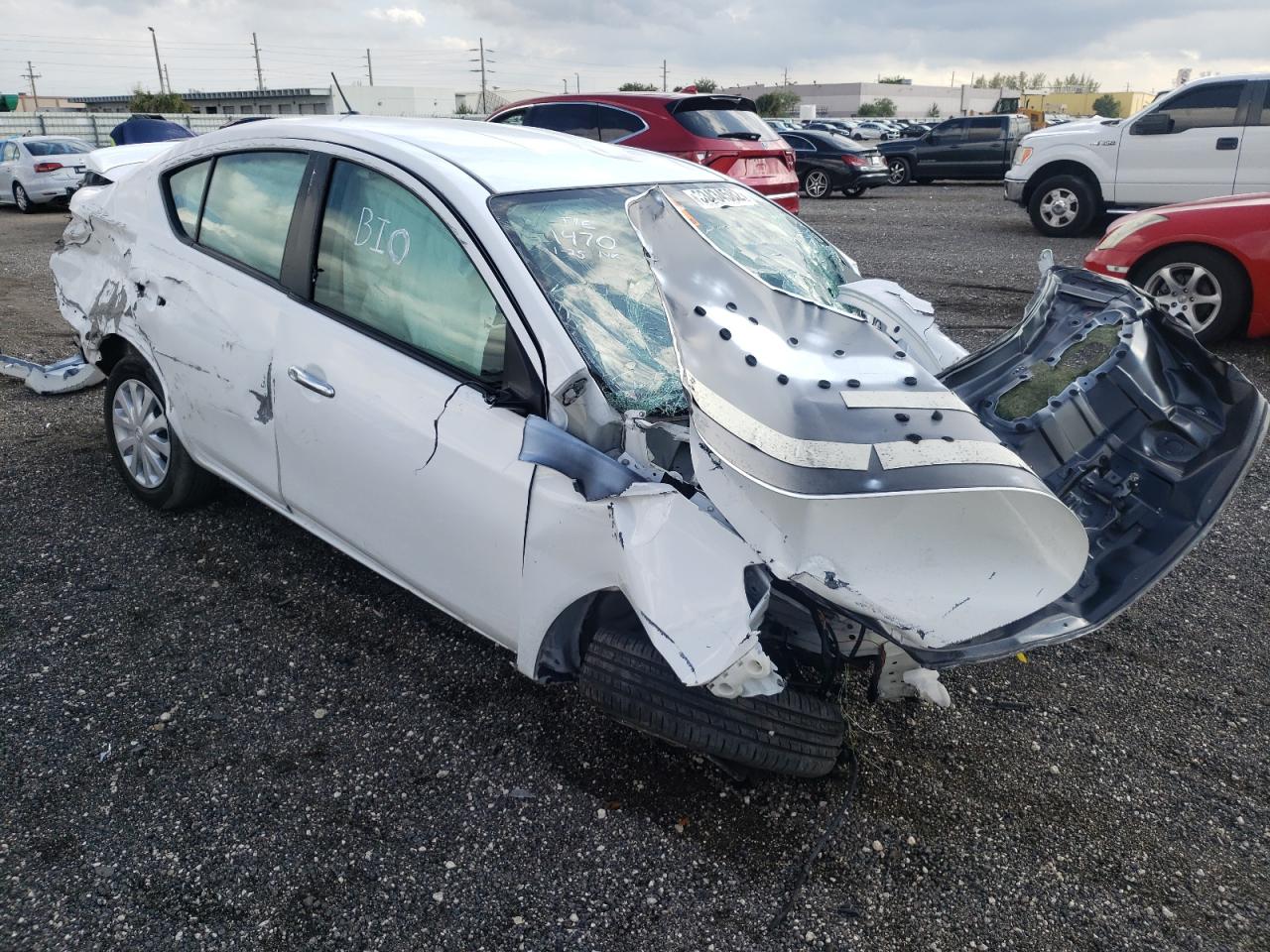 NISSAN VERSA S 2019 with VIN 3N1CN7AP1KL871470 - Photo from auction