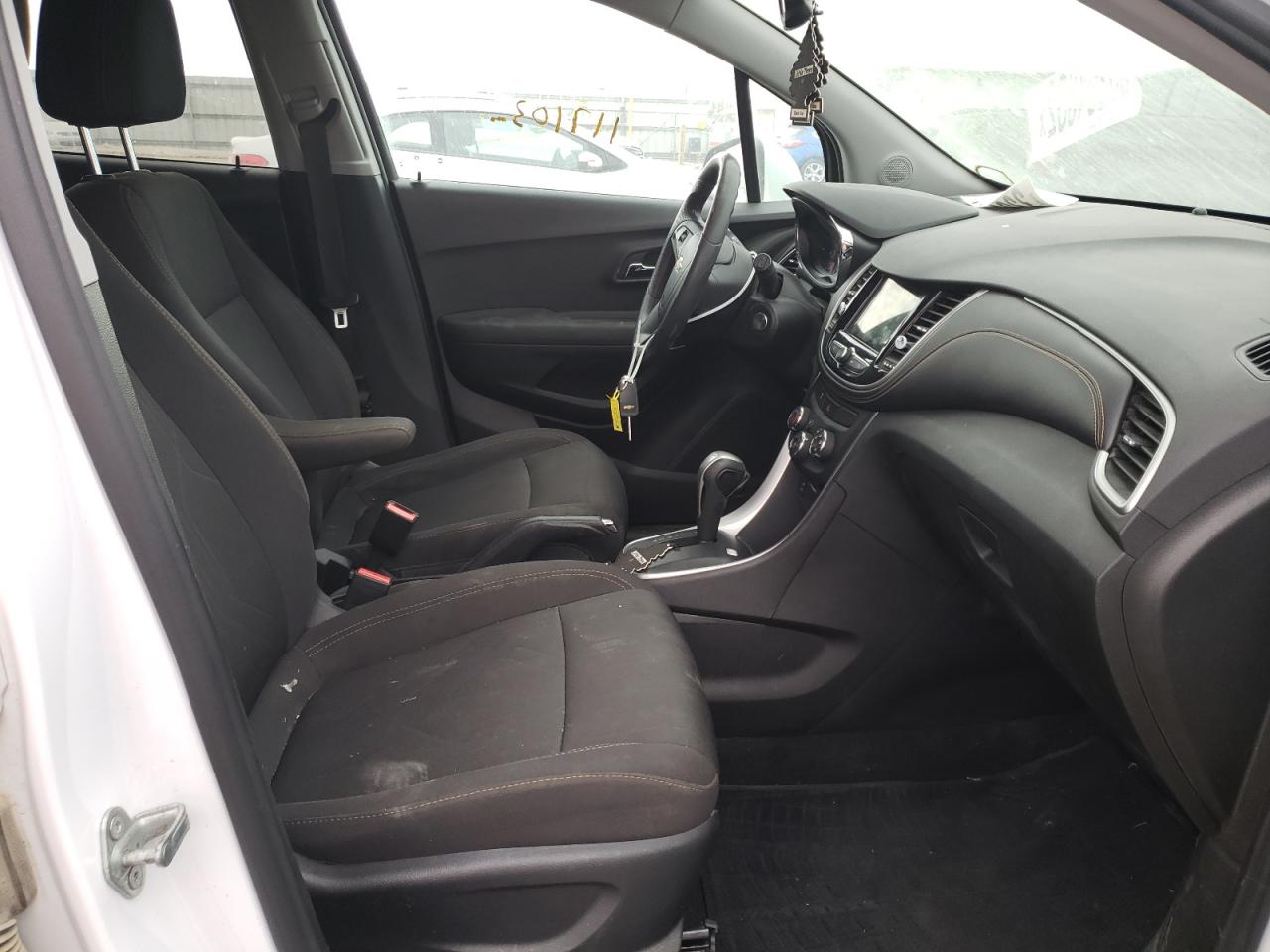 Photo 5 from auction – 2018 CHEVROLET TRAX 1LT with VIN 3GNCJPSB0JL336292