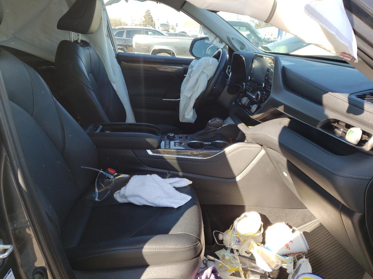 Photo 5 from auction – 2020 TOYOTA HIGHLANDER with VIN 5TDDZRBH6LS025839