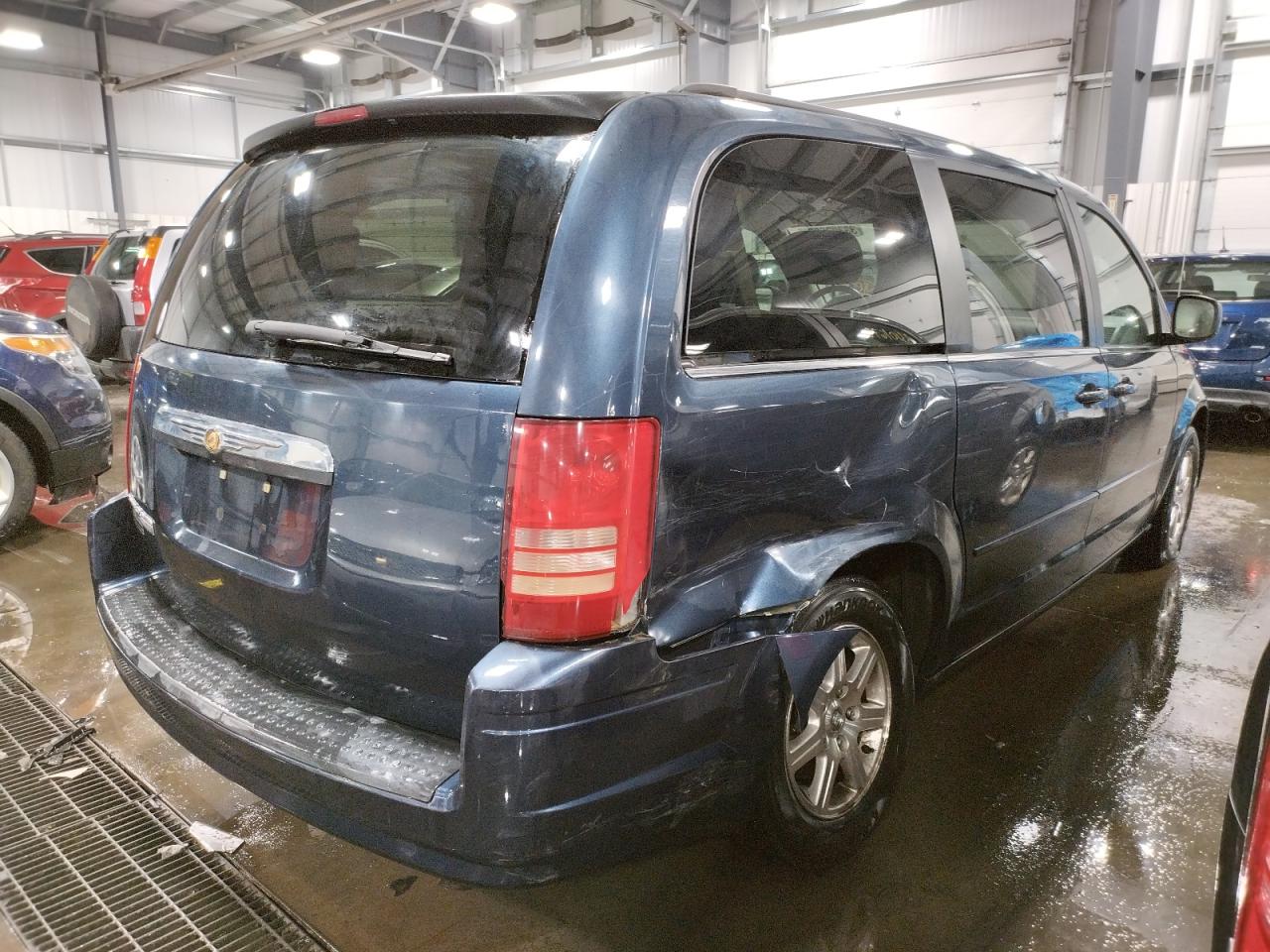 Photo 4 from auction – 2008 CHRYSLER TOWN & COU with VIN 2A8HR54P78R730267