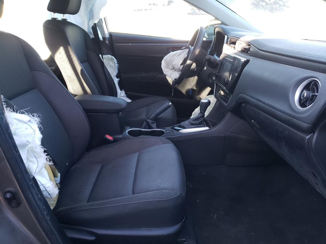 Photo 5 from auction – 2018 TOYOTA COROLLA L with VIN 5YFBURHE3JP768547