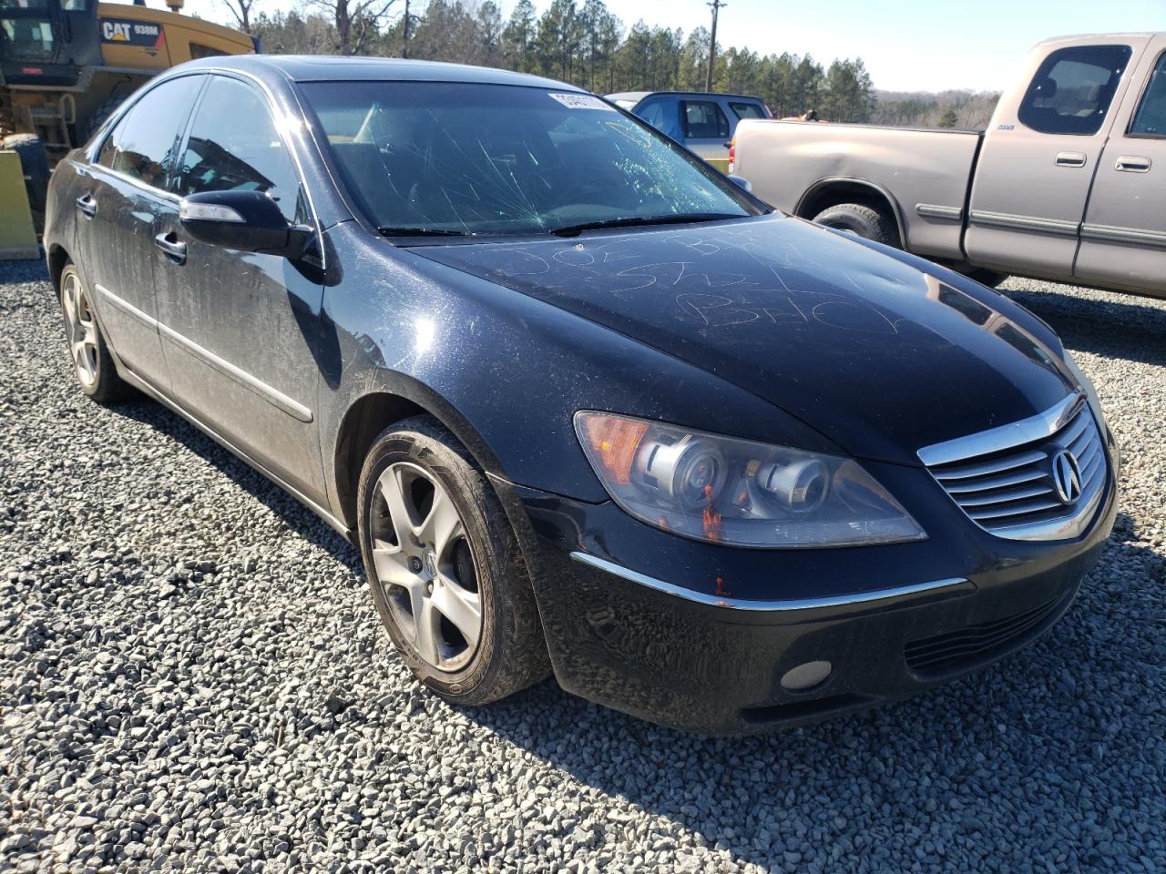 ACURA RL 2005 with VIN JH4KB16595C004063 - Photo from auction
