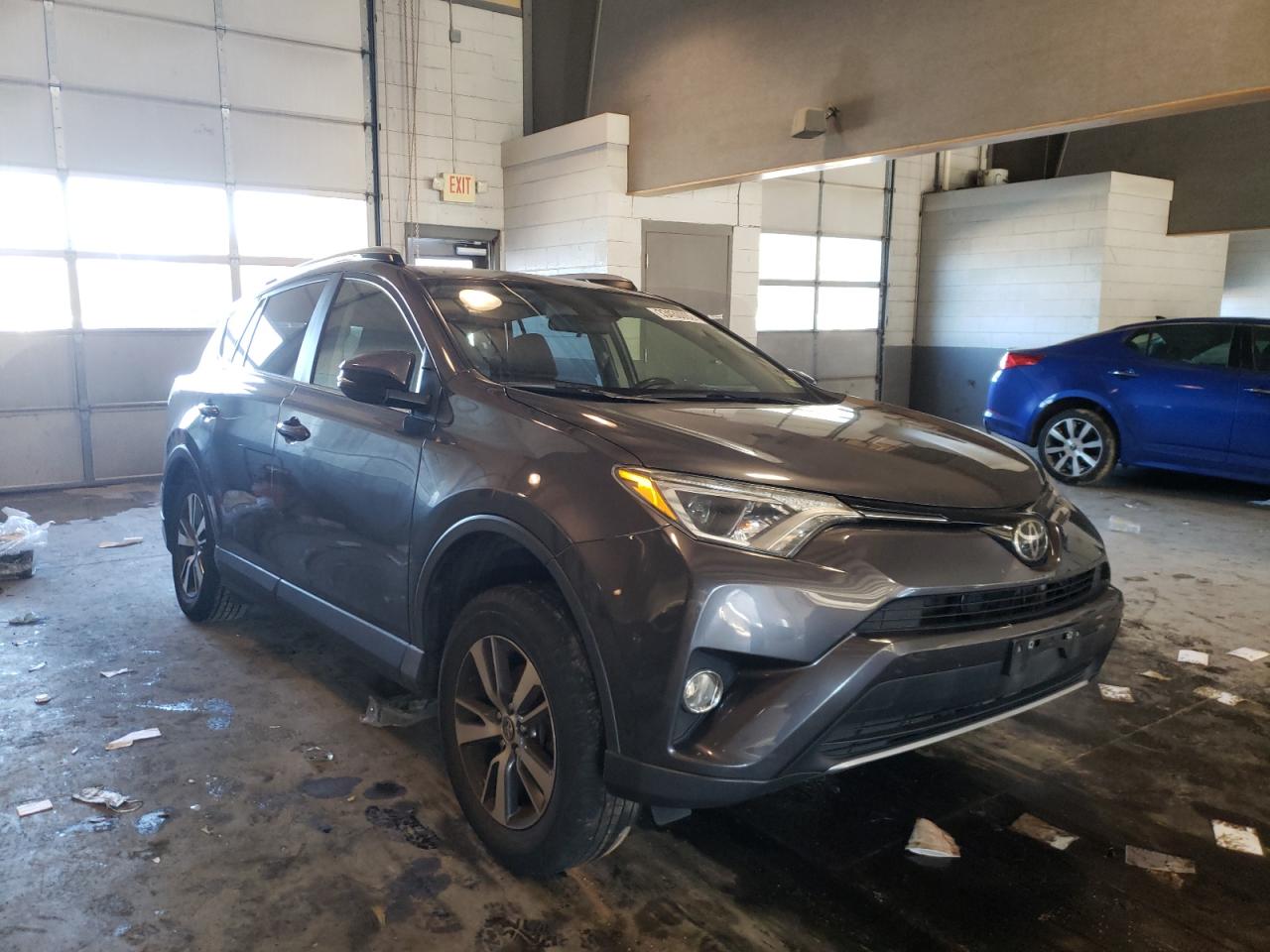 TOYOTA RAV4 XLE 2017 with VIN JTMRFREV2HJ708187 - Photo from auction