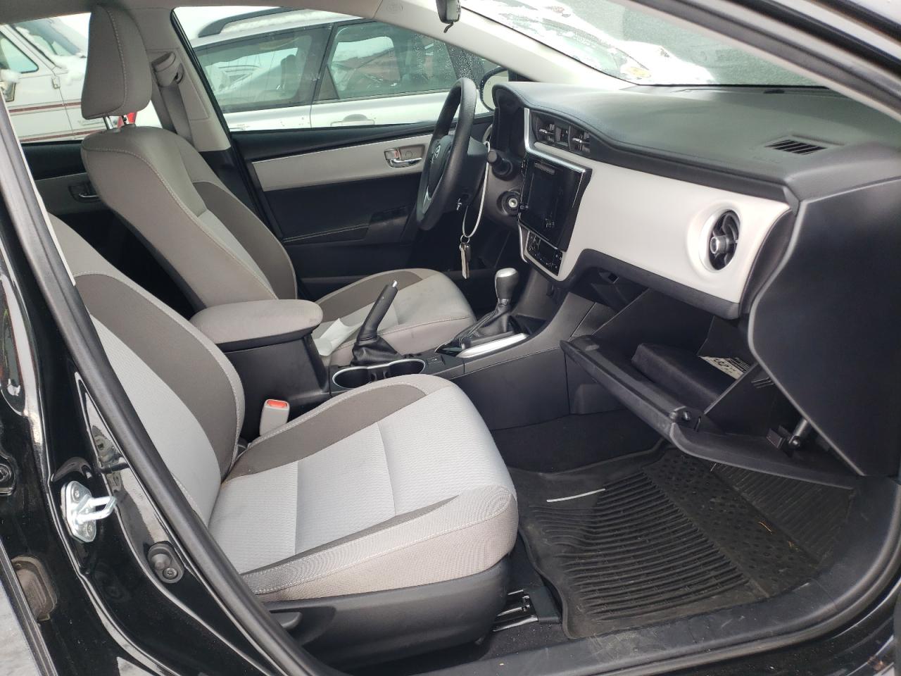 Photo 5 from auction – 2018 TOYOTA COROLLA L with VIN 2T1BURHE0JC110460